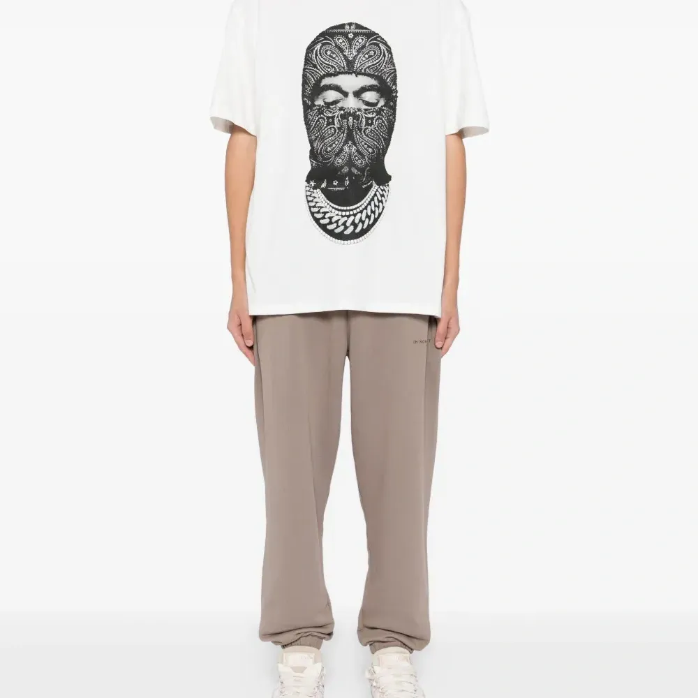 Футболка с графическим принтом Футболка с графическим принтом