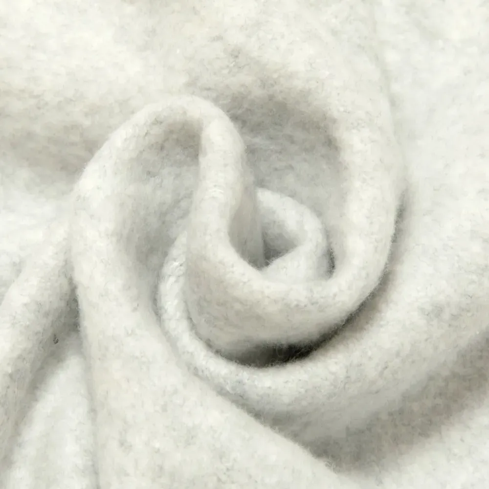 Толстовка на молнии с нашивками