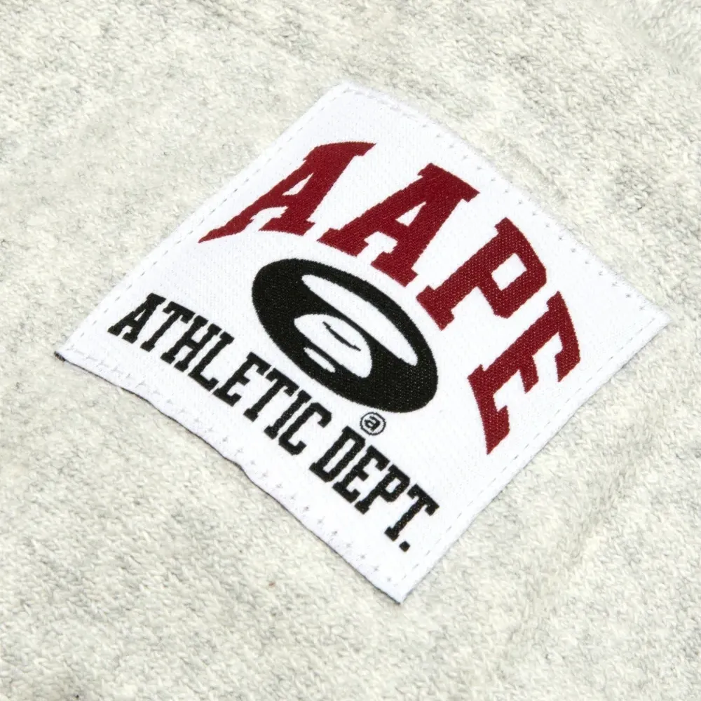 Толстовка на молнии с нашивками