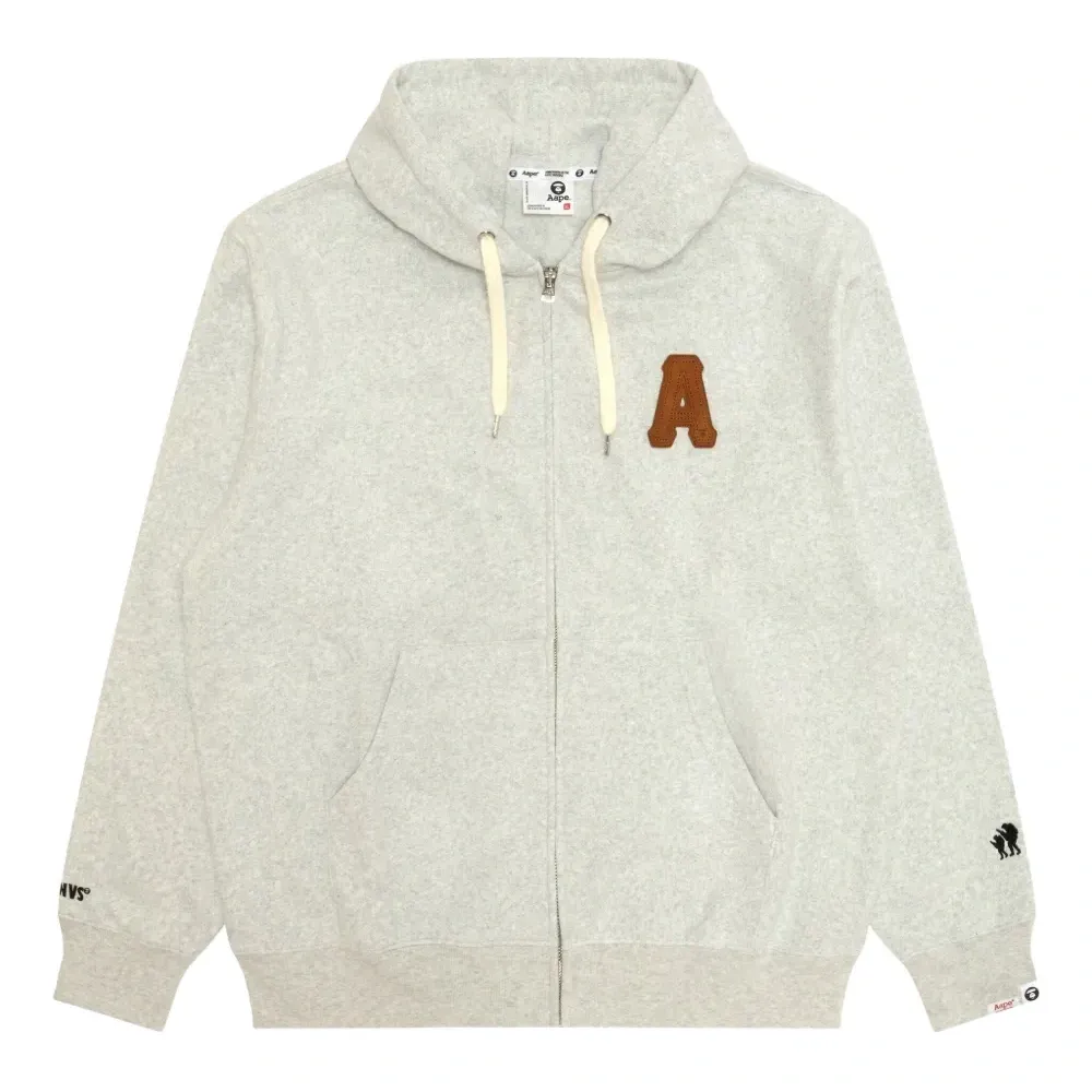 Толстовка на молнии с нашивками