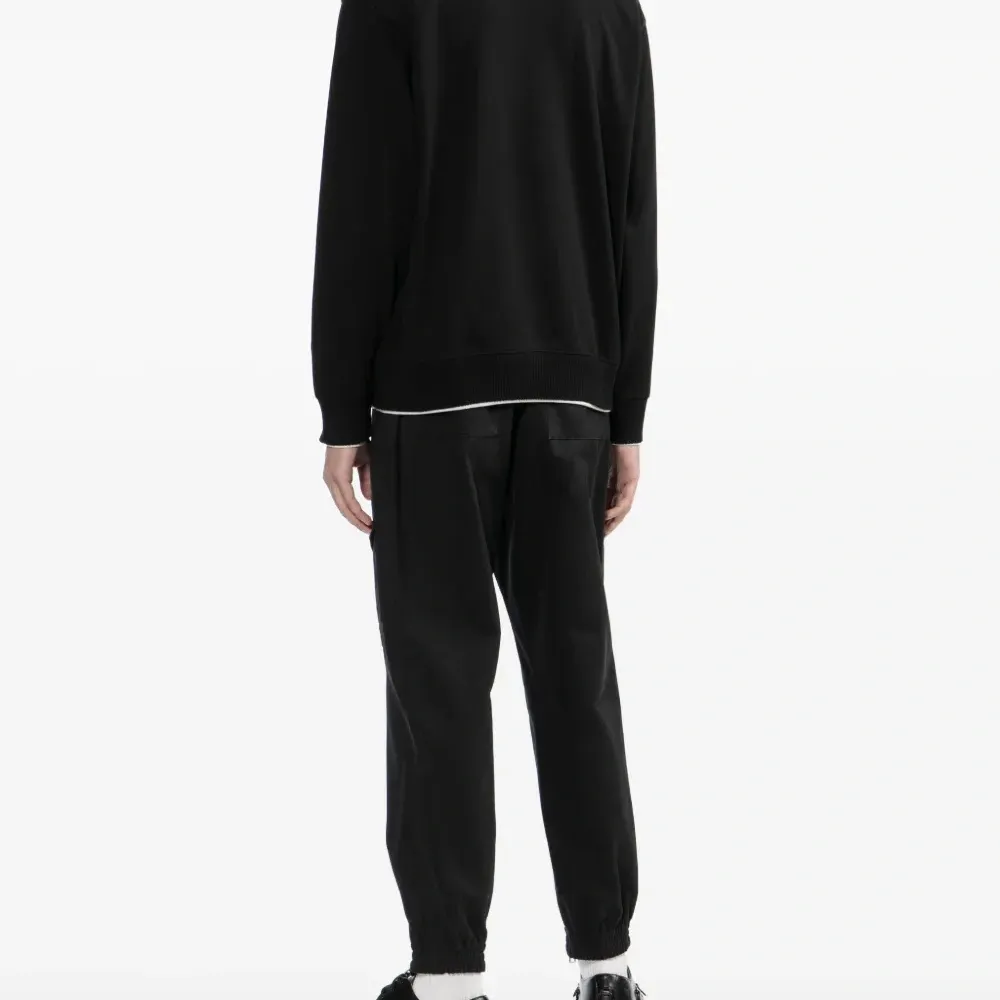 Толстовка с тисненым логотипом