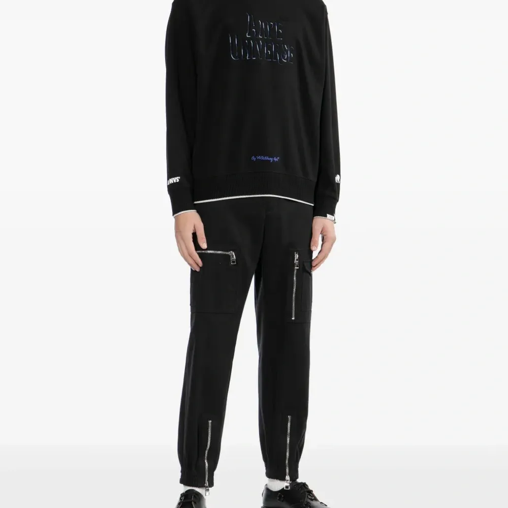 Толстовка с тисненым логотипом