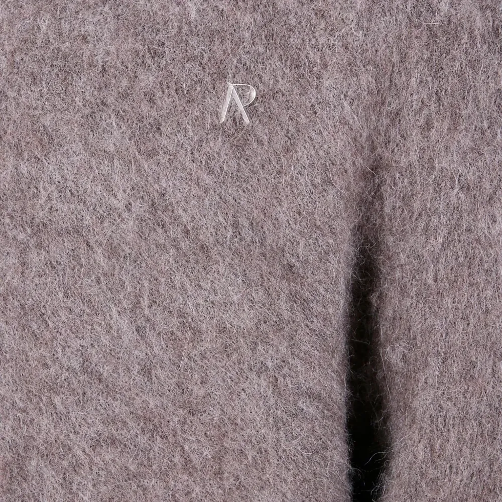 Худи с вышитым логотипом Худи с вышитым логотипом