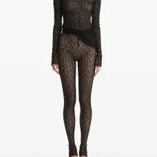 Топ с высоким воротом и кружевным узором