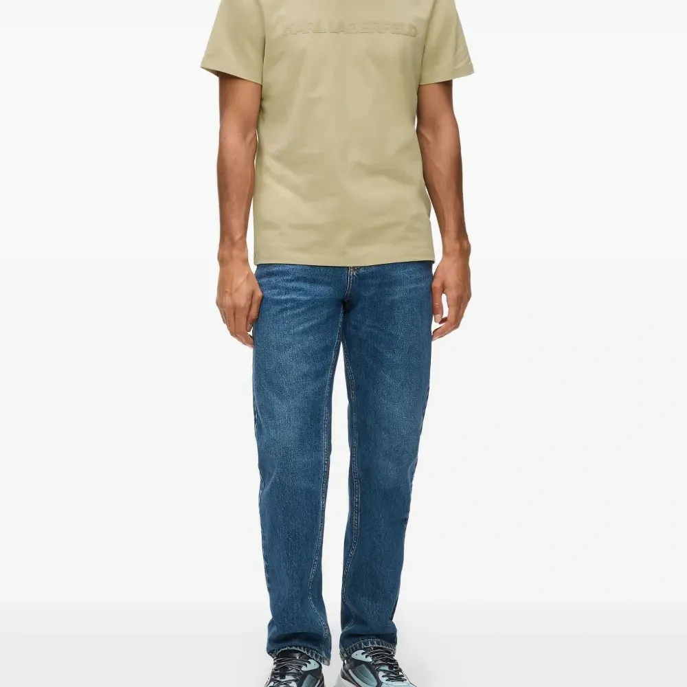 Футболка с логотипом