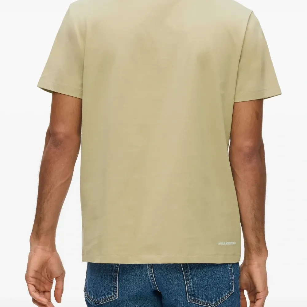 Футболка с логотипом