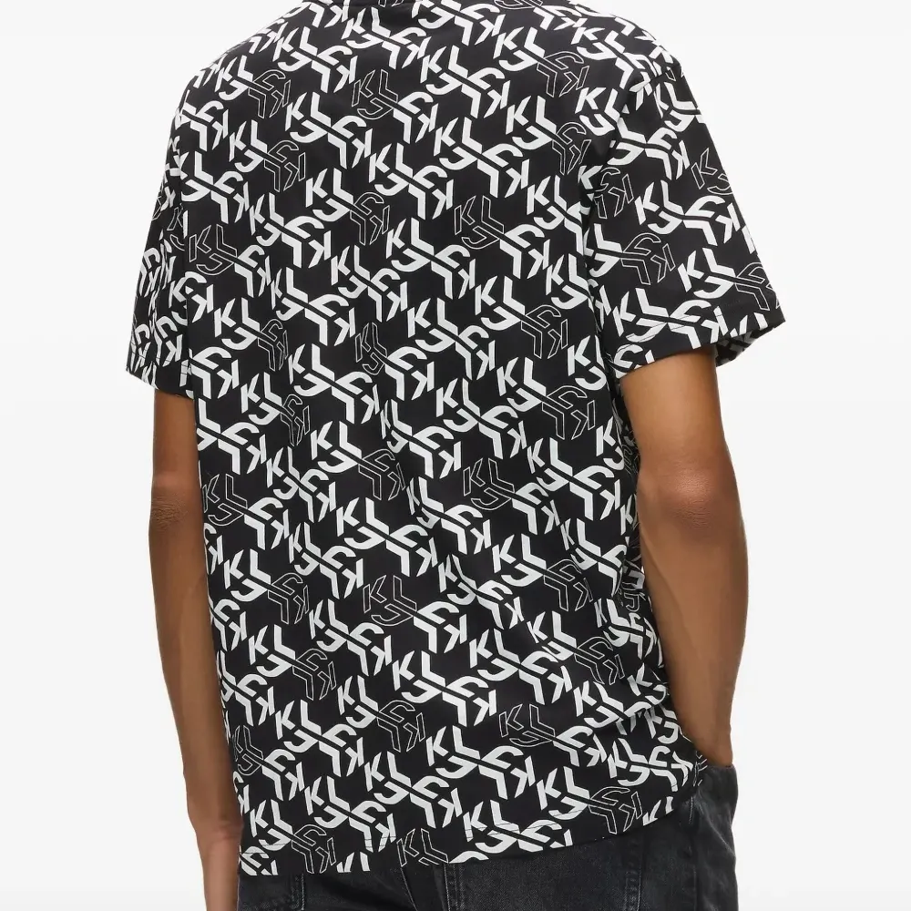 Футболка с монограммой Футболка с монограммой