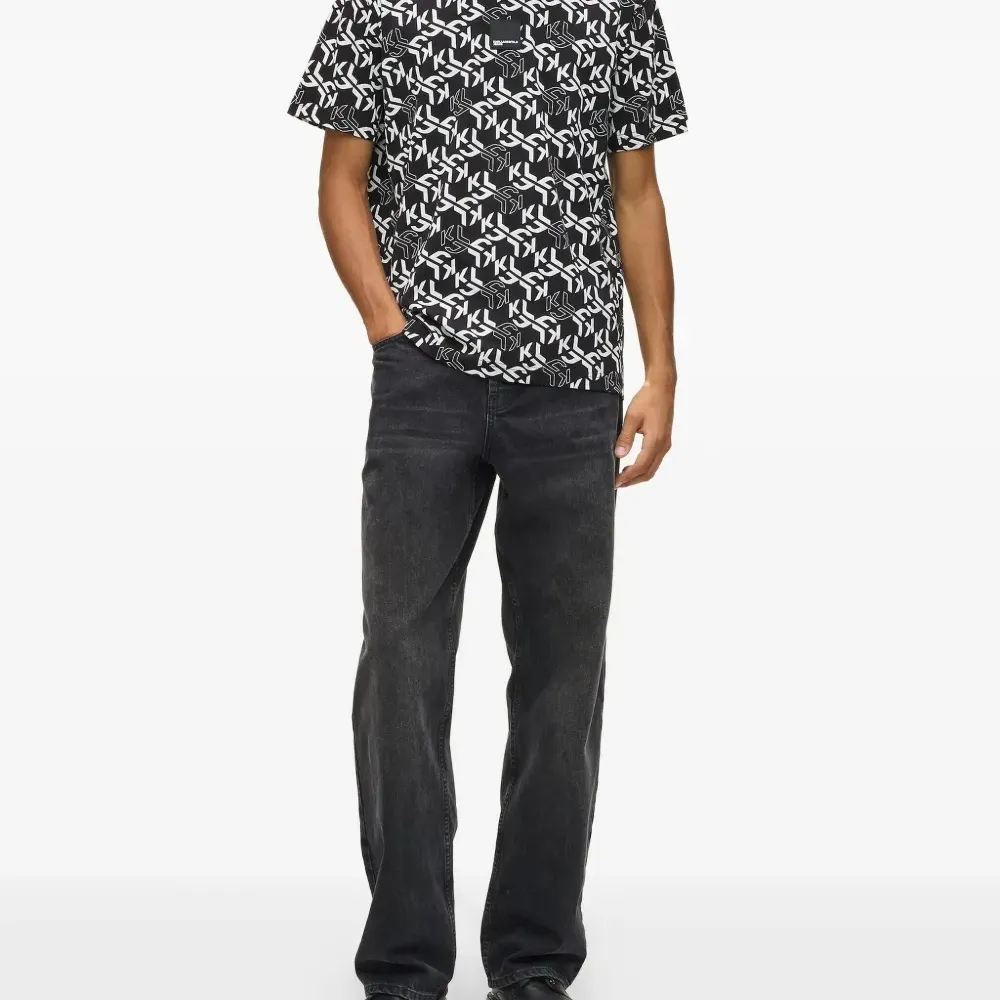 Футболка с монограммой Футболка с монограммой