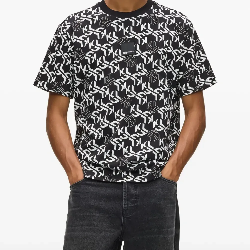 Футболка с монограммой Футболка с монограммой