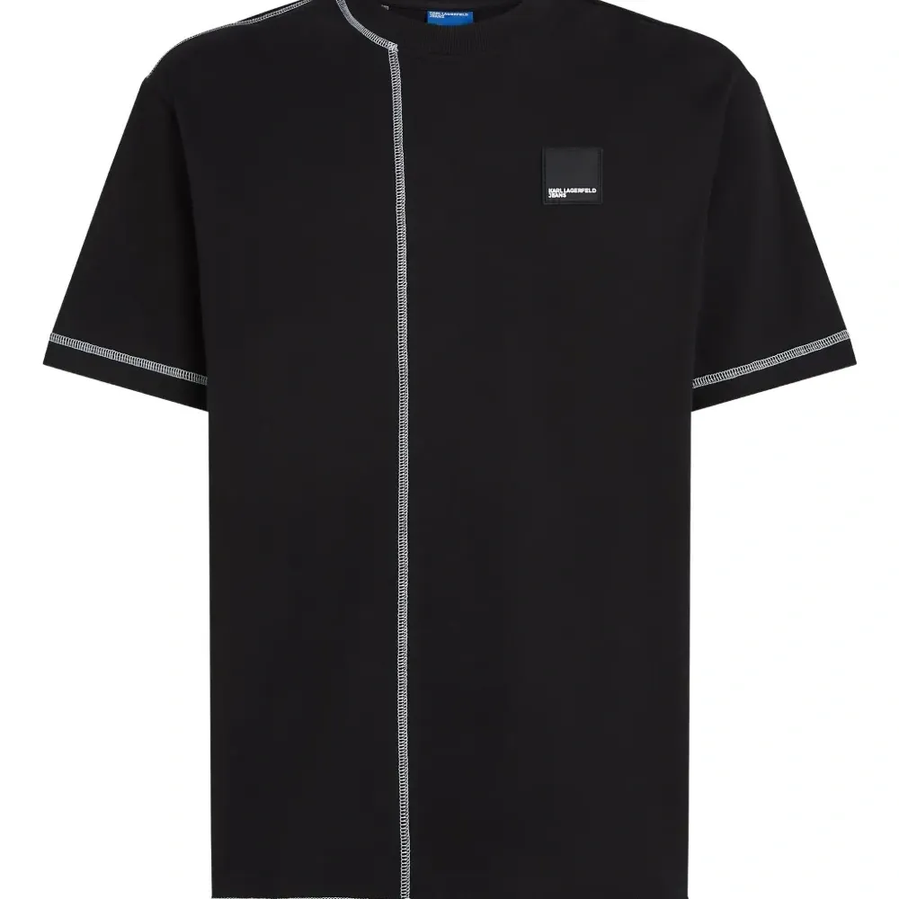 Футболка с нашивкой-логотипом