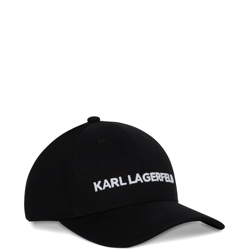 Кепка с вышитым логотипом