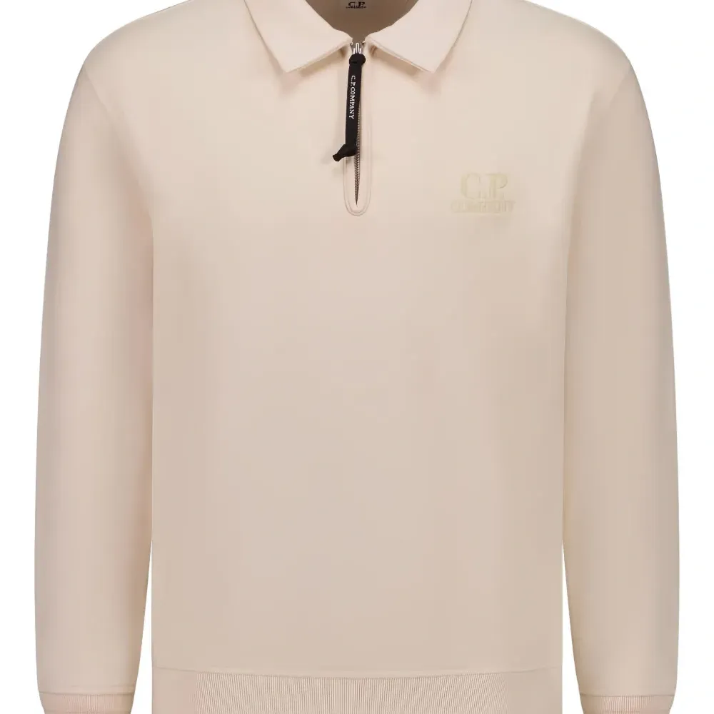 Спортивная кофта с высоким воротником и наполовину молнией