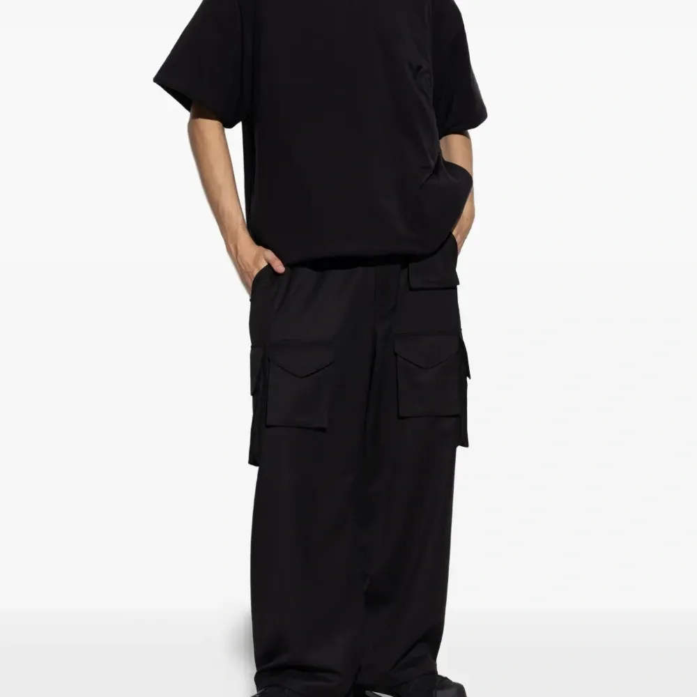 Футболка с принтом логотипа