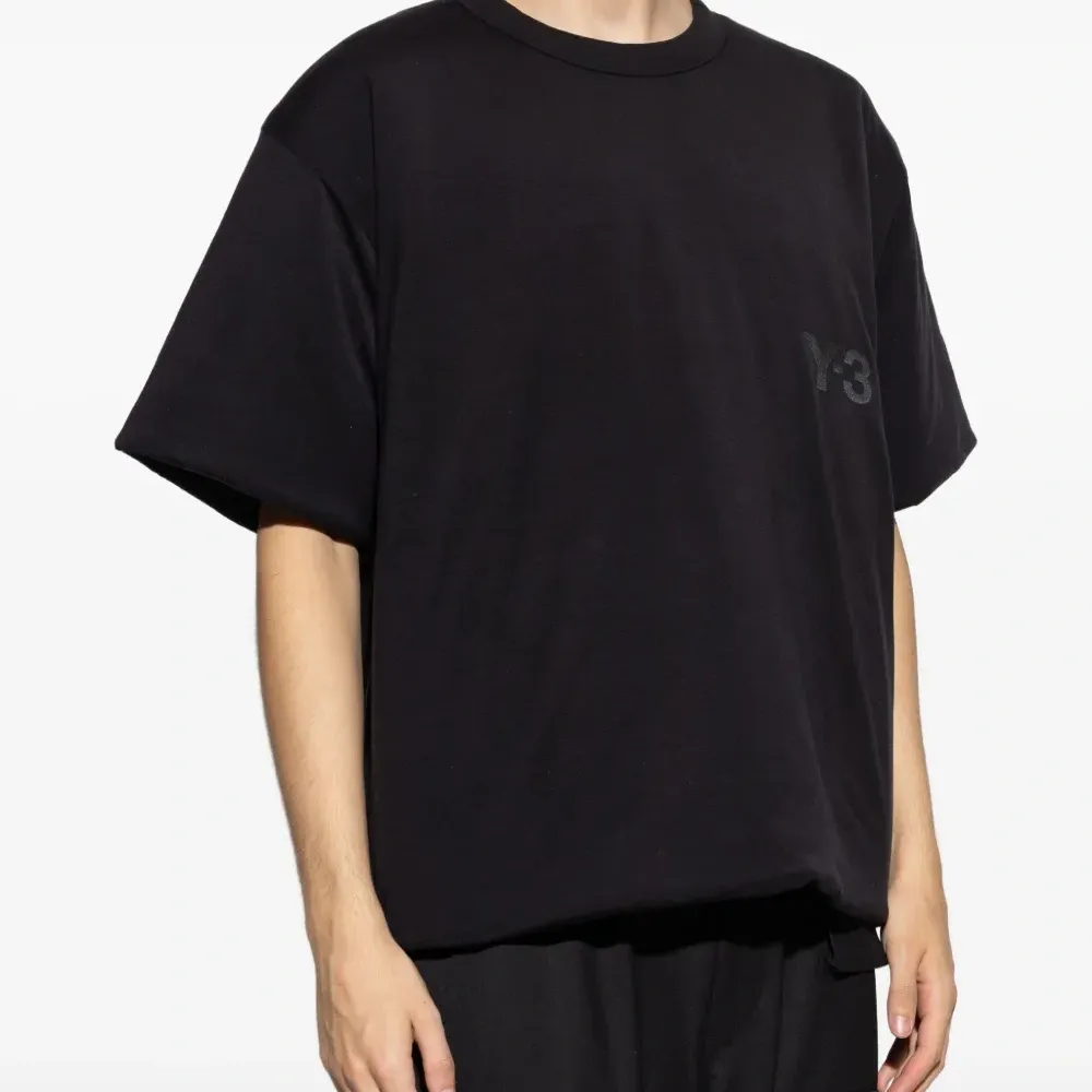 Футболка с принтом логотипа