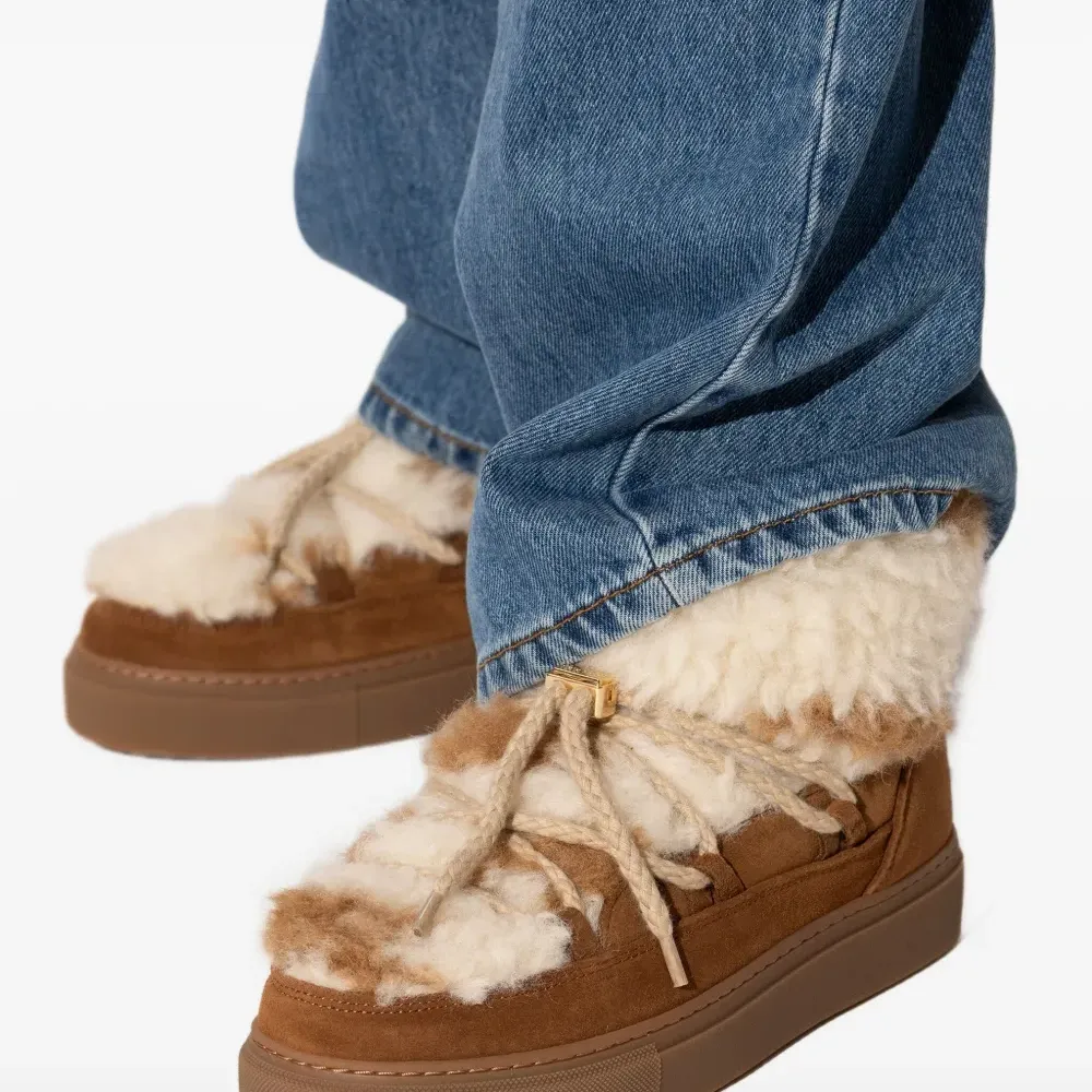 Кроссовки на шнуровке с мехом