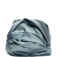 Сложенная шелковая шляпа