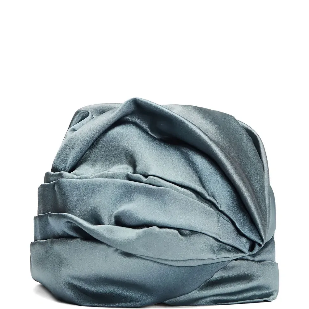 Сложенная шелковая шляпа