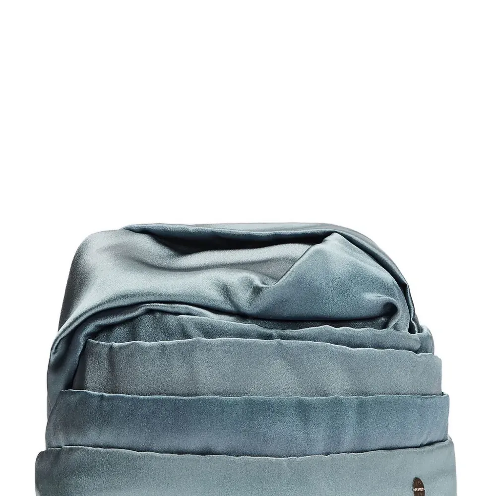 Сложенная шелковая шляпа