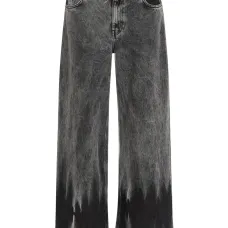 Джинсы с заниженной талией и широкими штанинами