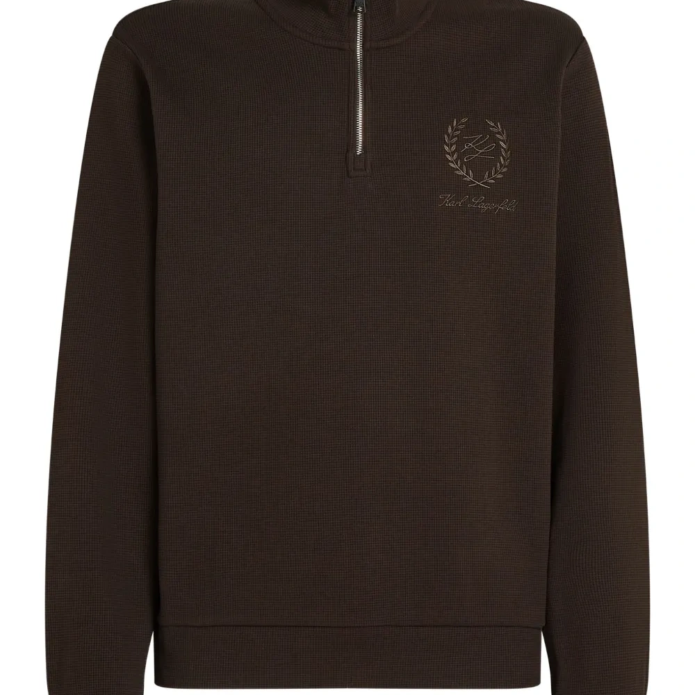 Толстовка с вышитым логотипом