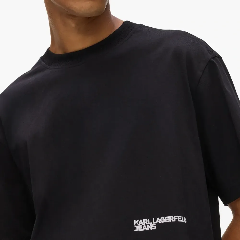 Футболка с логотипом