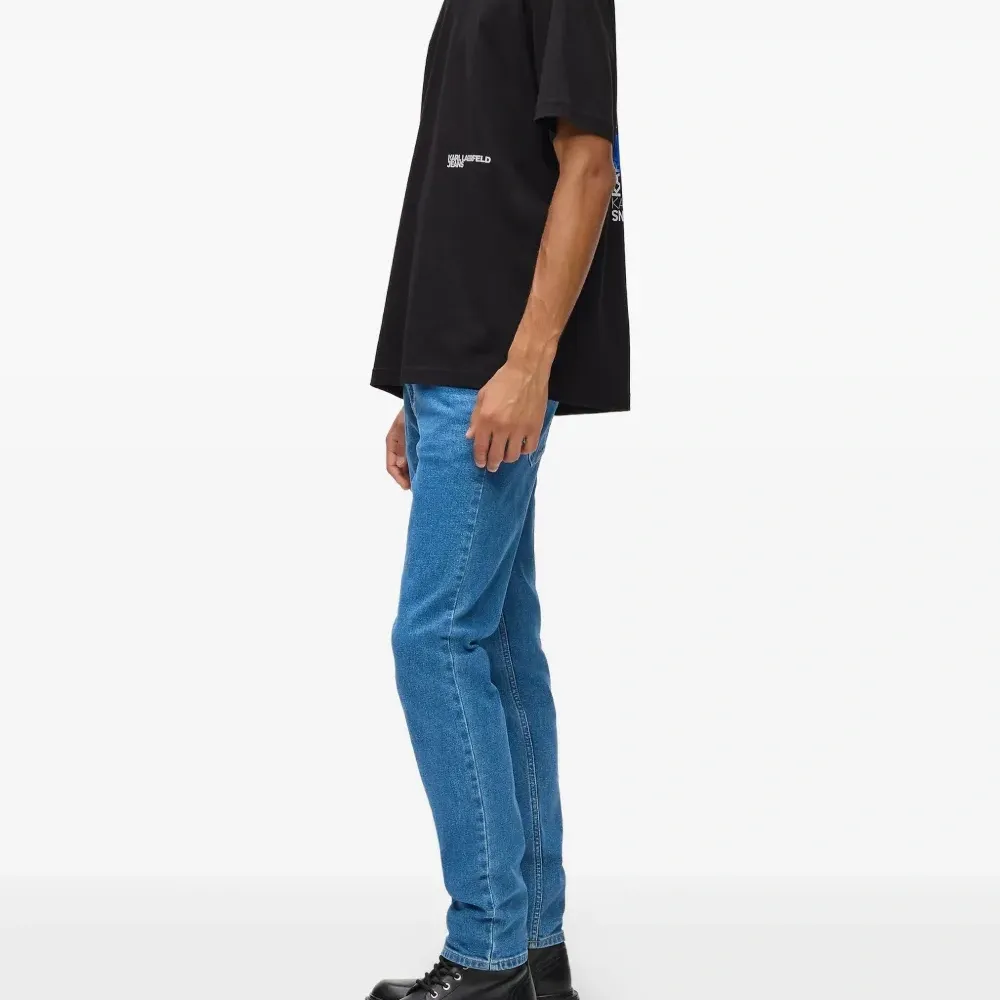 Футболка с логотипом