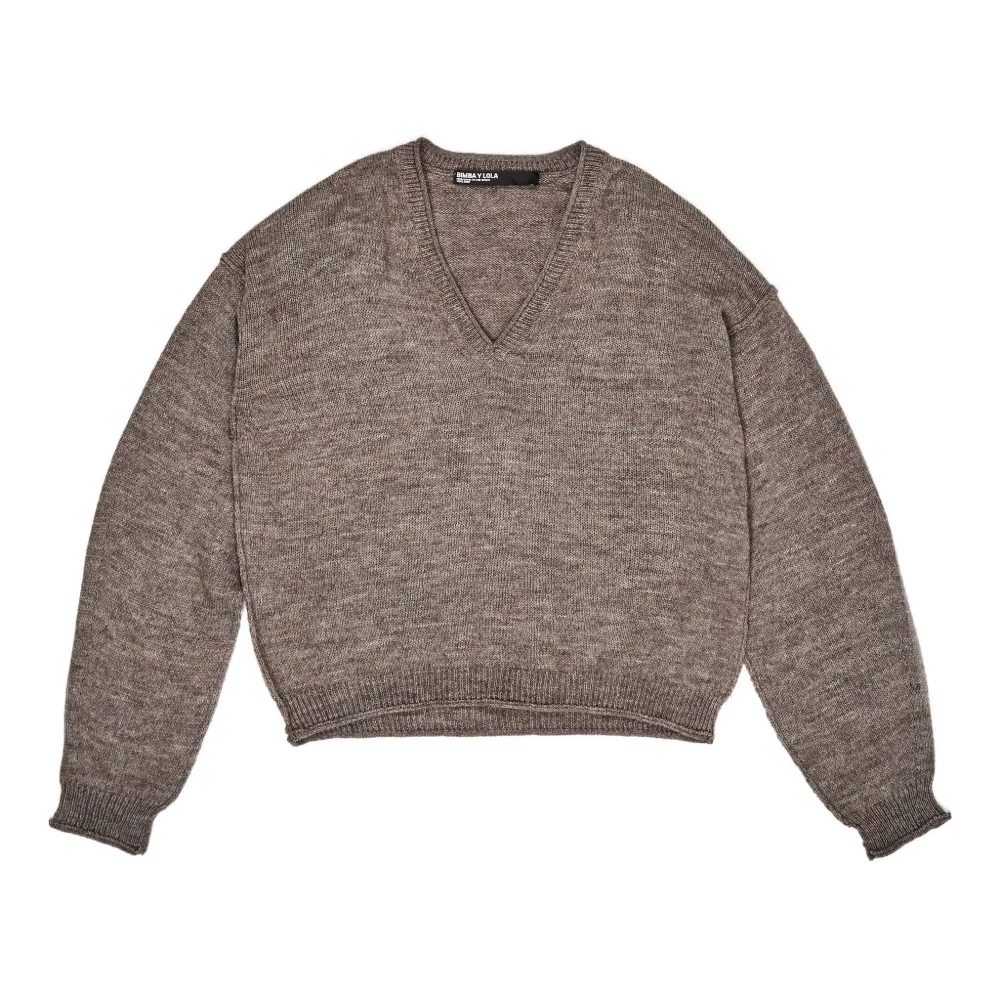 Свитер с V-образным вырезом