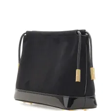 Сумка-клатч с завязками и лакированной отделкой Сумка-клатч с завязками и лакированной отделкой