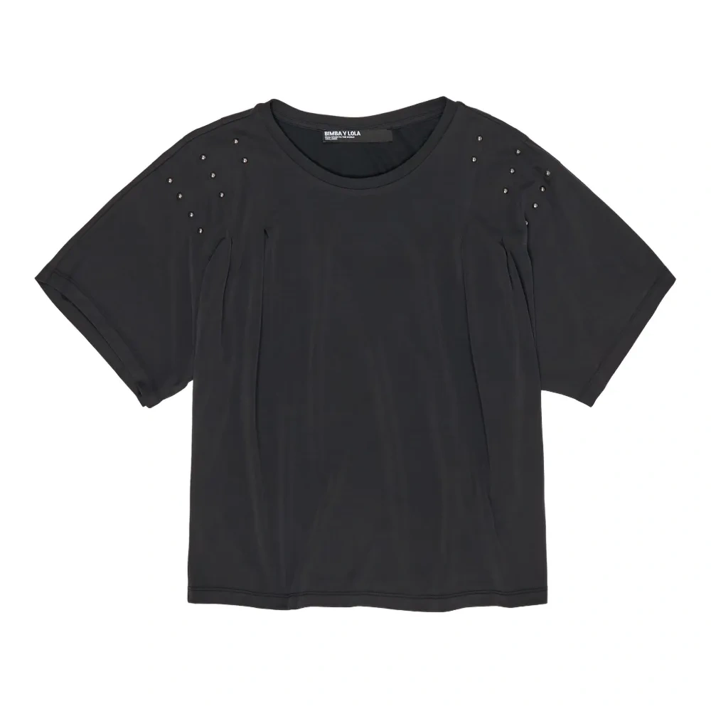 Футболка с заклепками