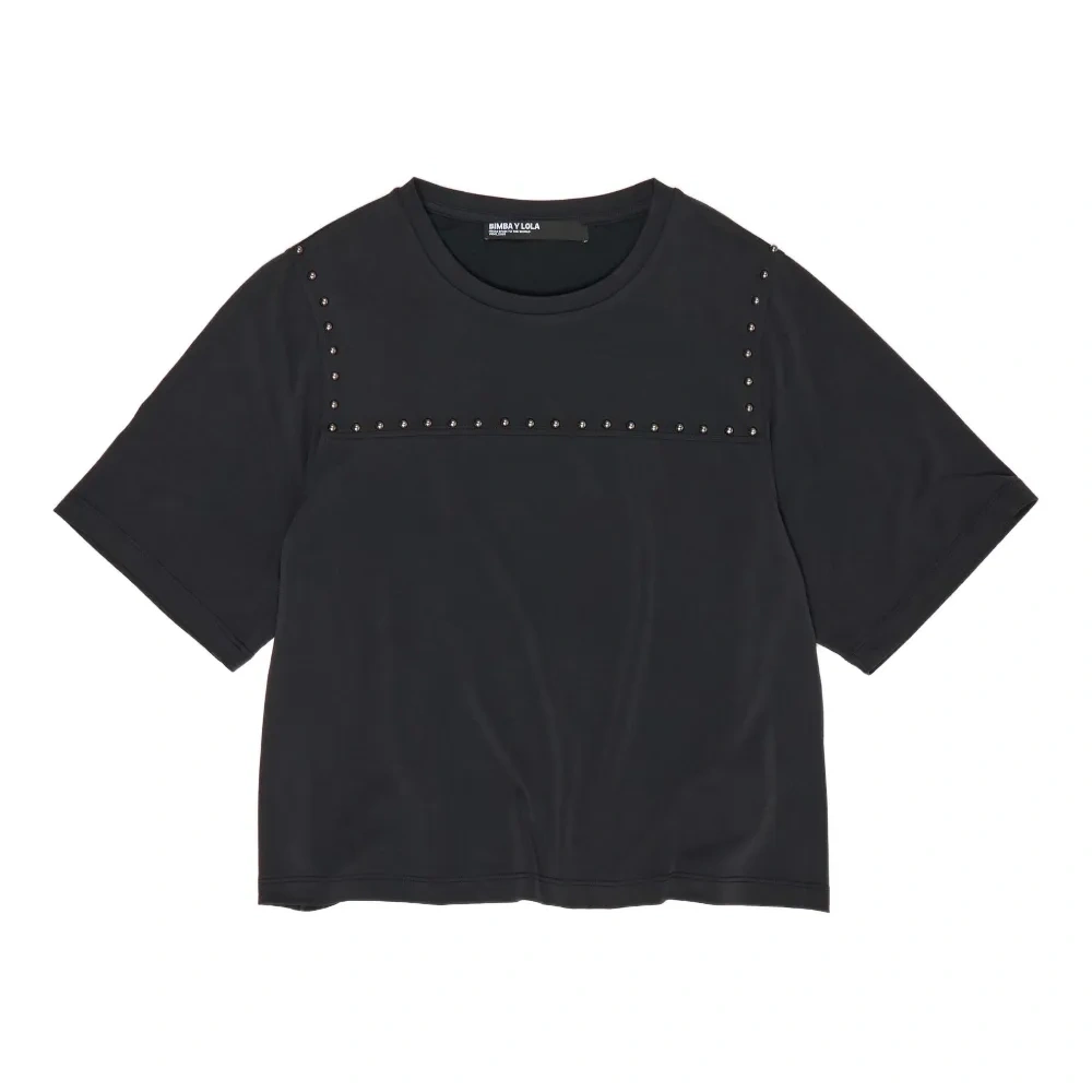 Футболка с заклепками