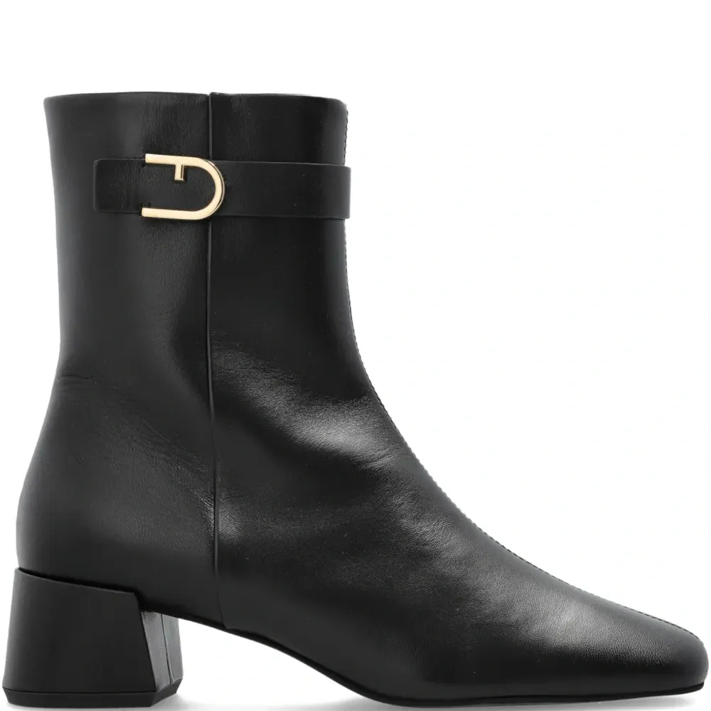 Ботинки на блочном каблуке с застежкой-пряжкой