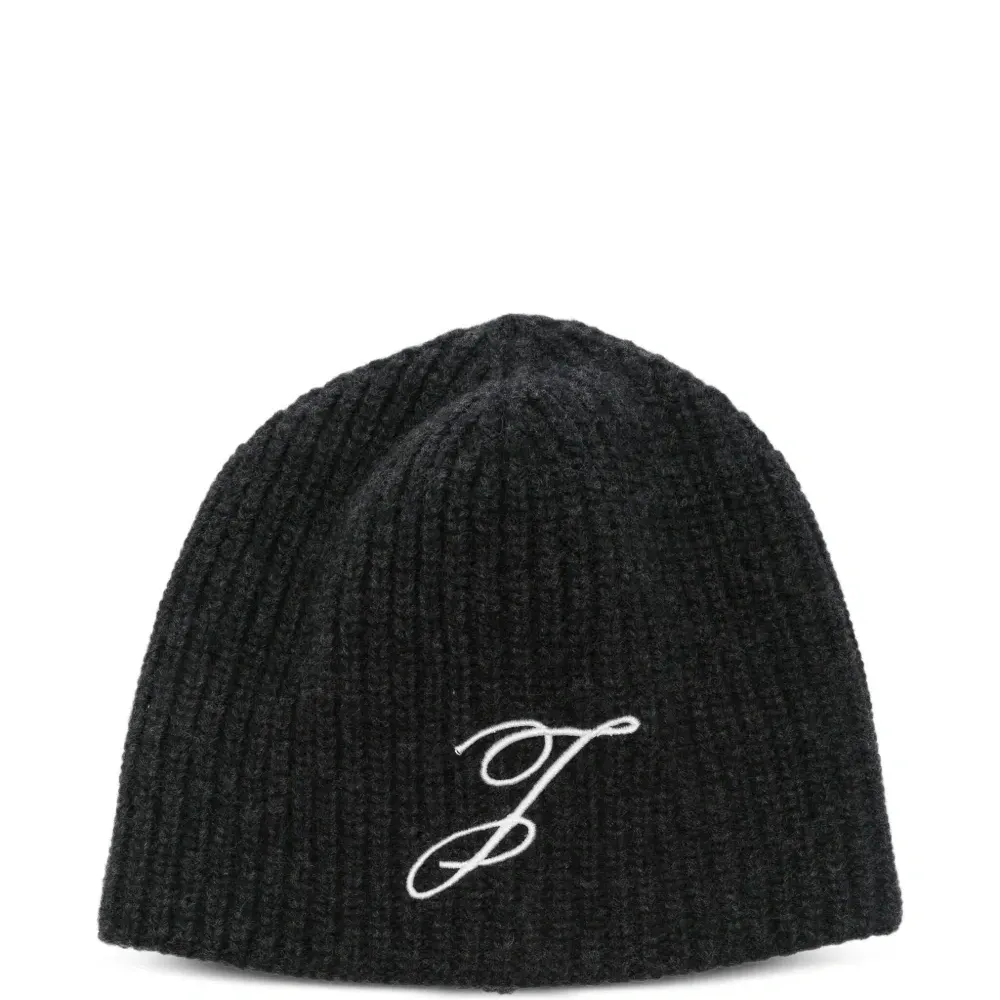 Вязаная шапка с вышивкой Вязаная шапка с вышивкой