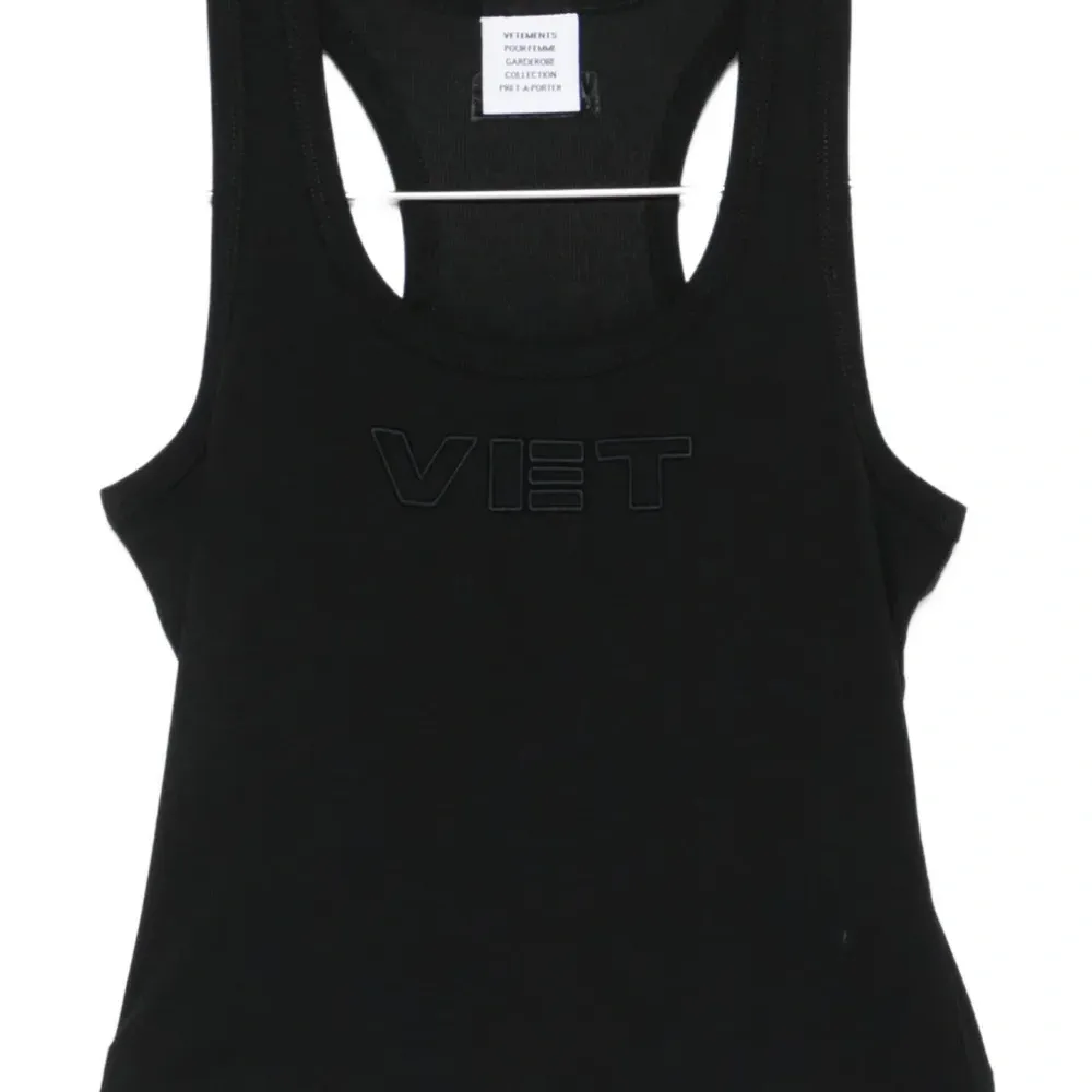 Майка с вышитым логотипом