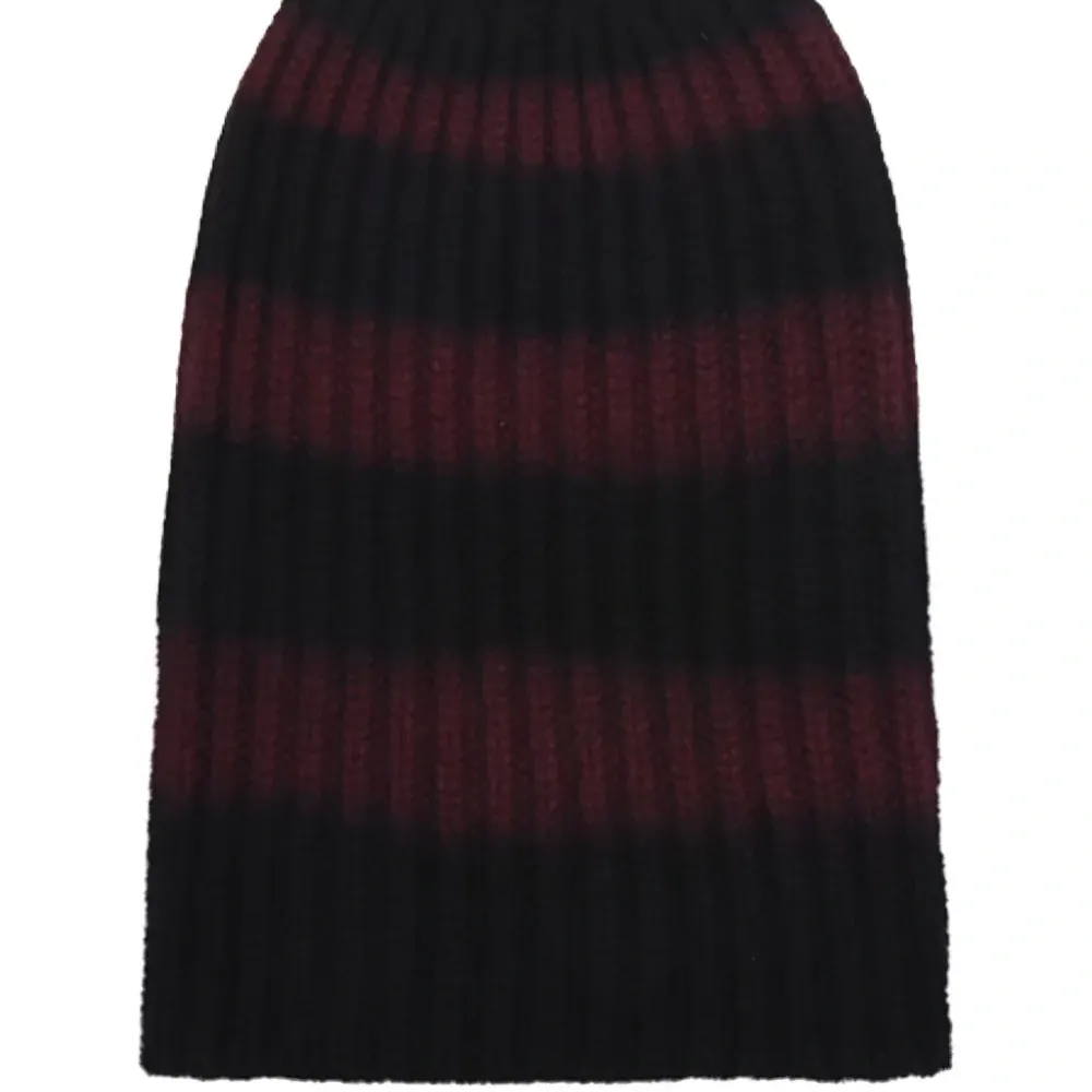 Вязаная шапка в полоску