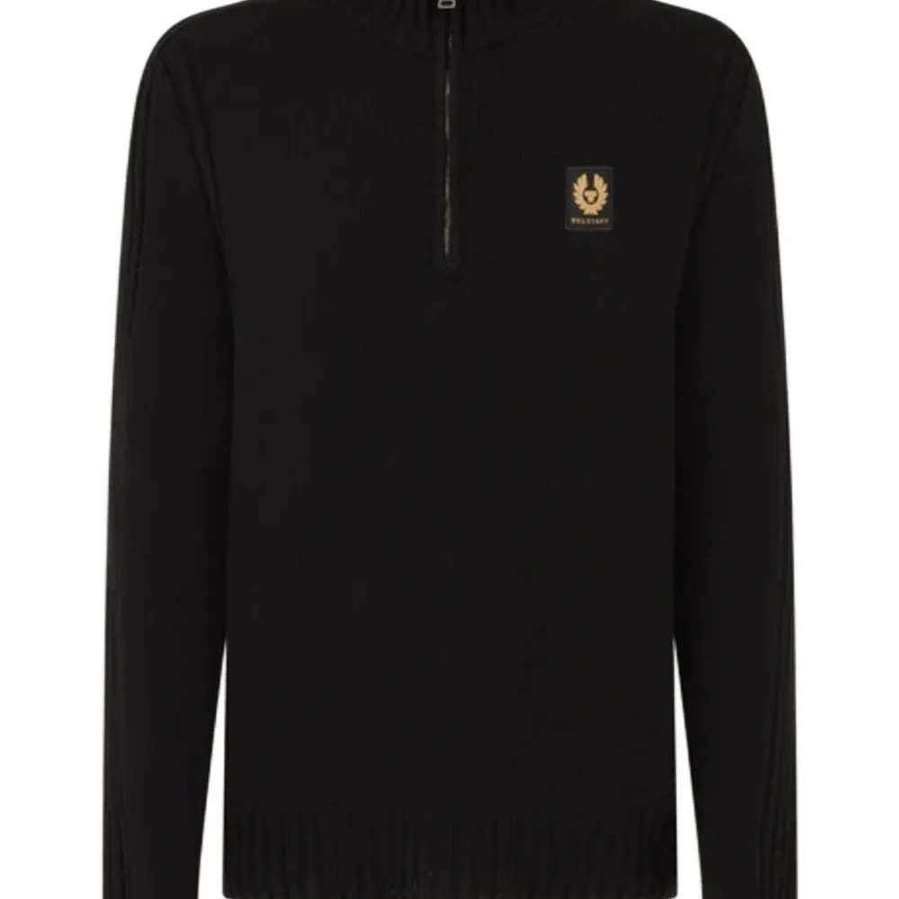 Вязаный свитер в рубчик на молнии до середины груди