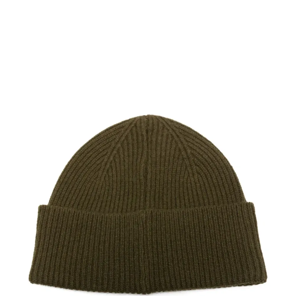 Вязаная шерстяная шапка с рубчиком