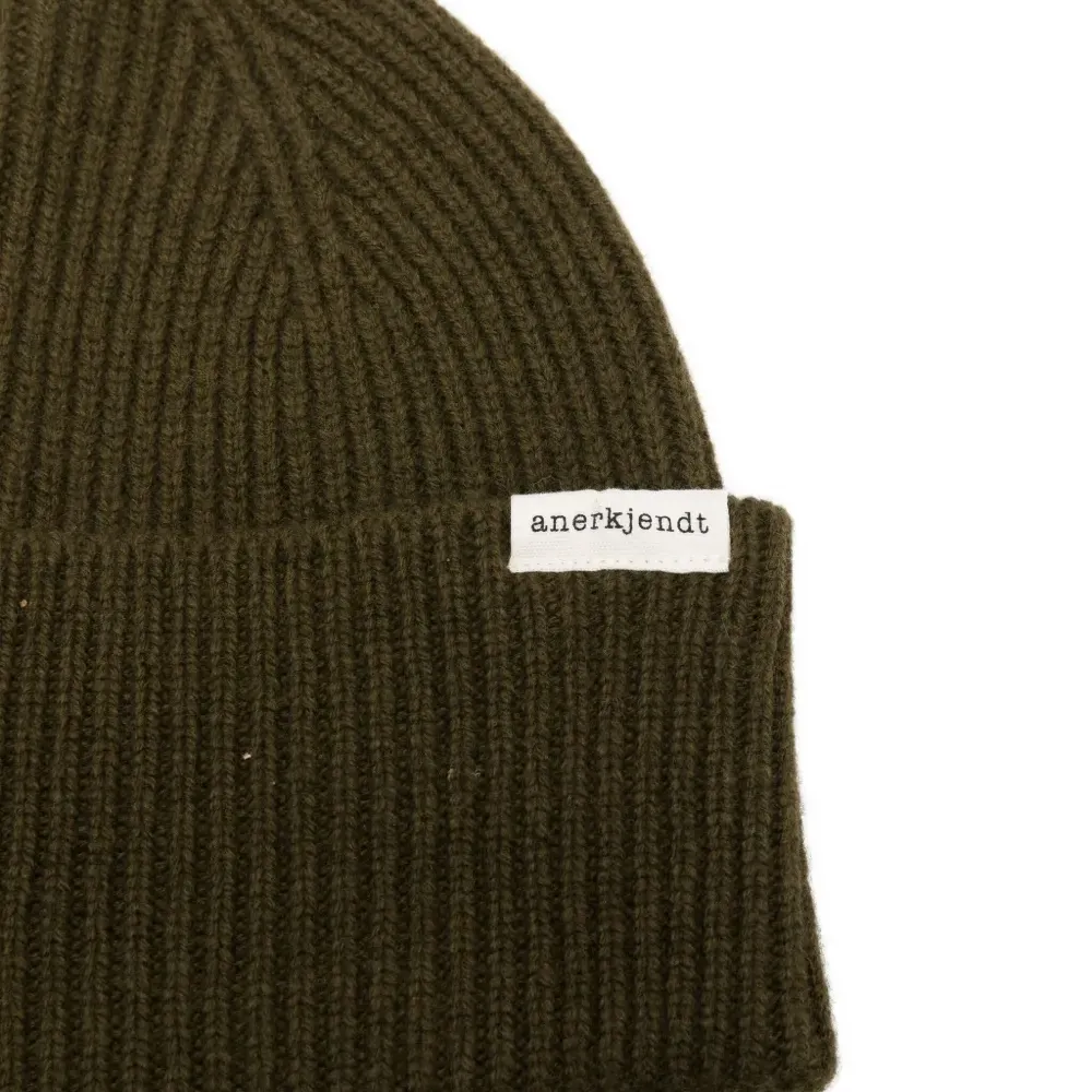 Вязаная шерстяная шапка с рубчиком