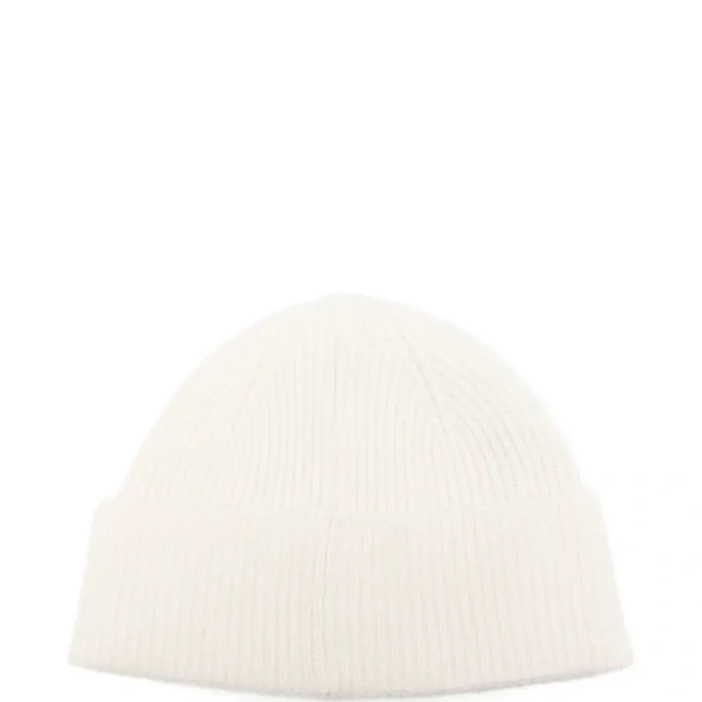 Шерстяная шапка в резинку