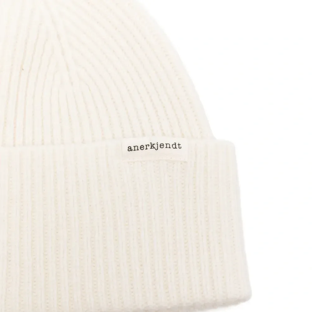 Шерстяная шапка в резинку