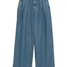 Джинсы с широкими прямыми штанинами и складками