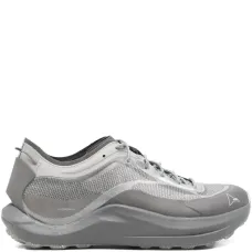 Кроссовки на шнуровке