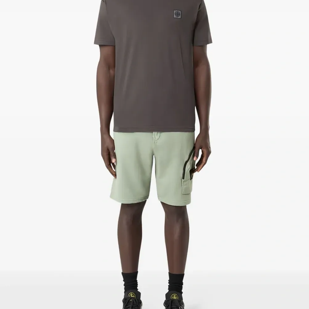 Футболка с нашивкой-логотипом