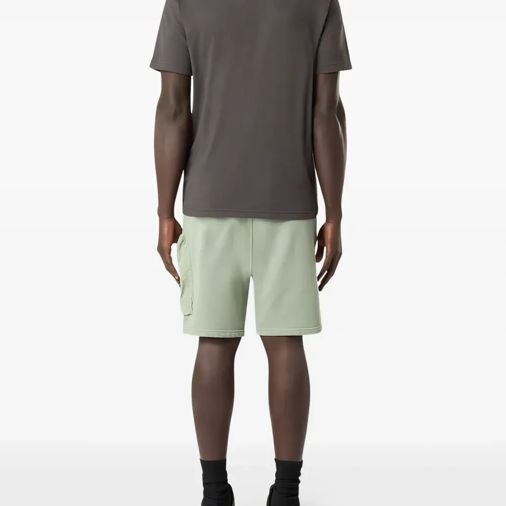 Футболка с нашивкой-логотипом