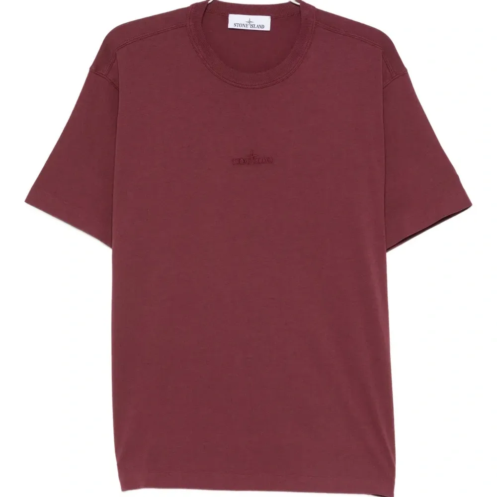 Футболка с вышитым логотипом