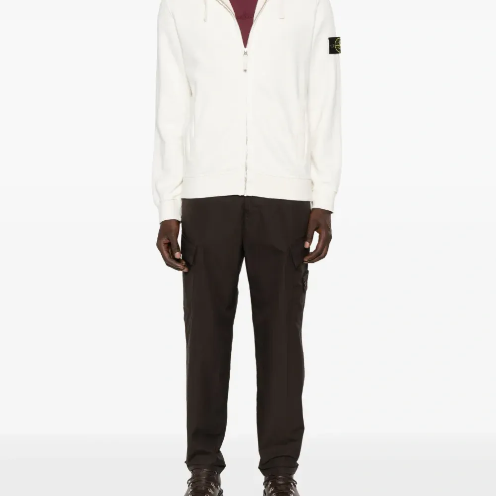 Футболка с вышитым логотипом