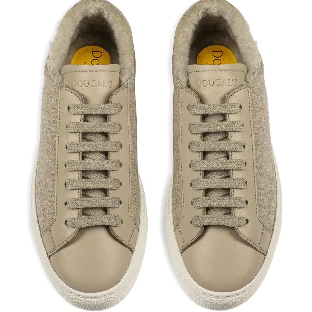 Кроссовки на шнуровке