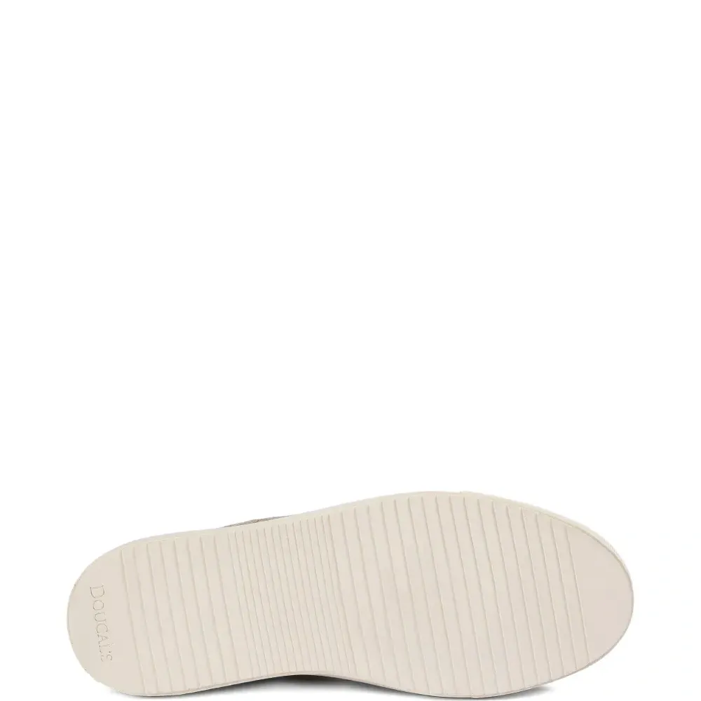 Кроссовки на шнуровке