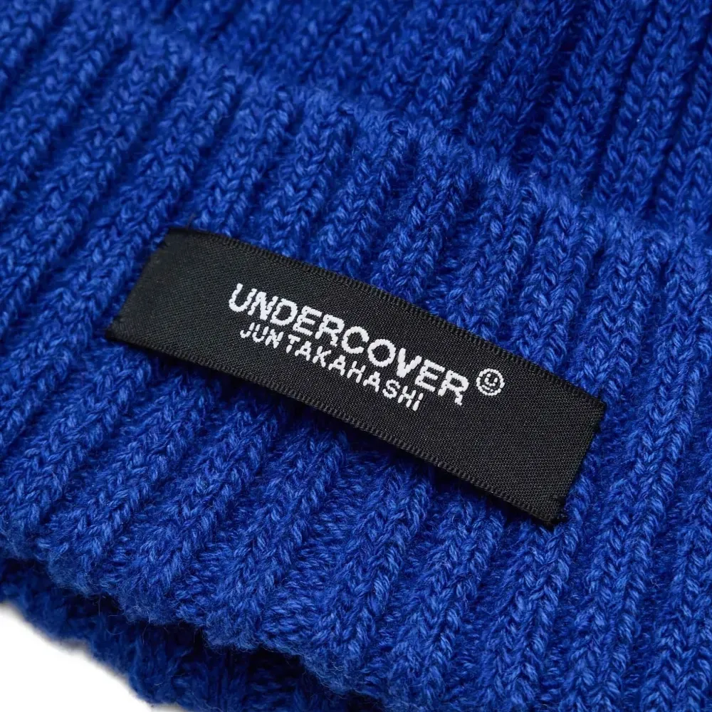 Вязаная шапка в рубчик