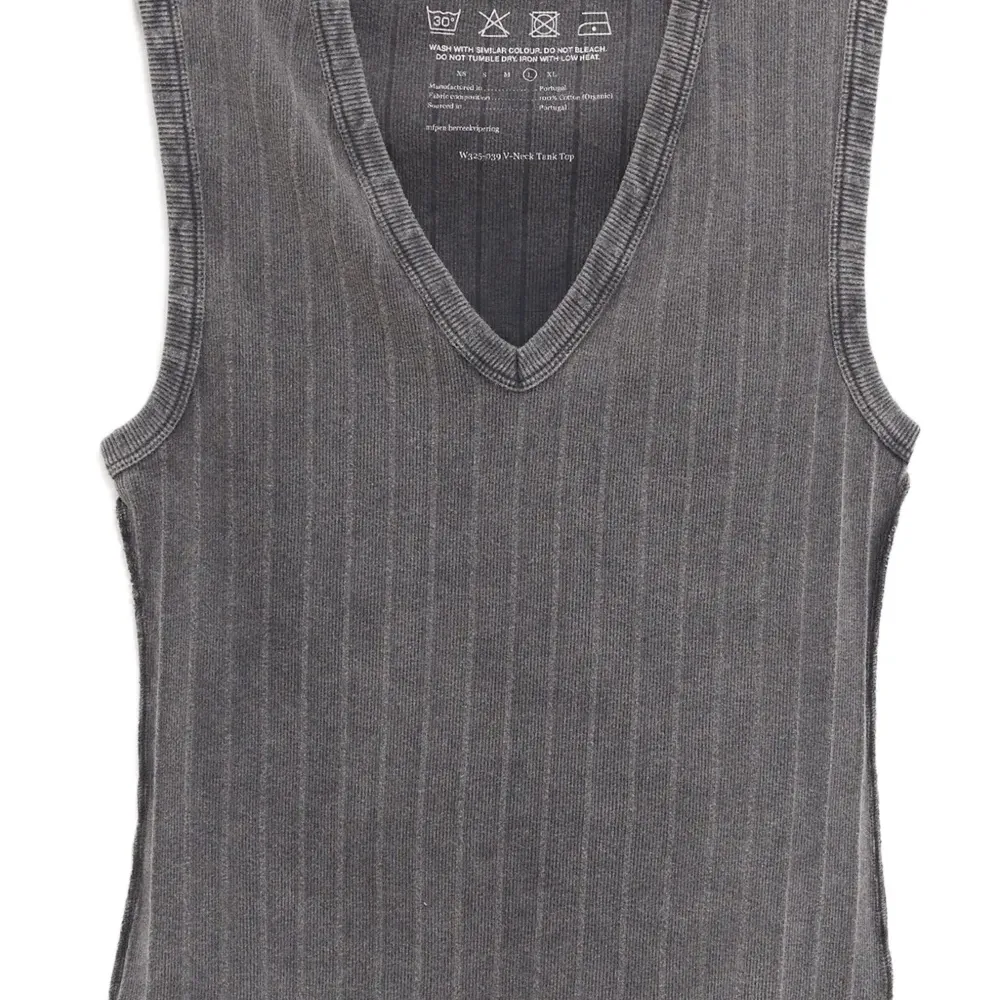 Топ с V-образным вырезом