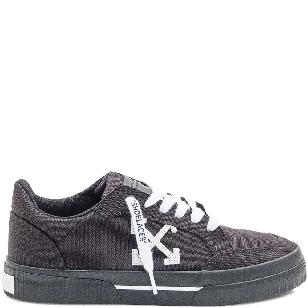 Кроссовки с мотивом "стрелы" Кроссовки с мотивом "стрелы"